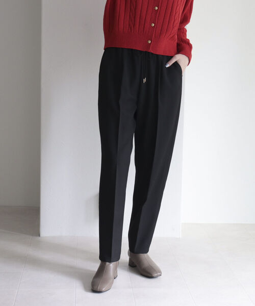 fredy emue（フレディエミュ）の「ウールライクテーパードパンツ【サイズ展開あり】（スラックス・レディース・ブラック/サックスブルー/オフホワイト/ベージュ・38/36/34）」の15枚目の写真
