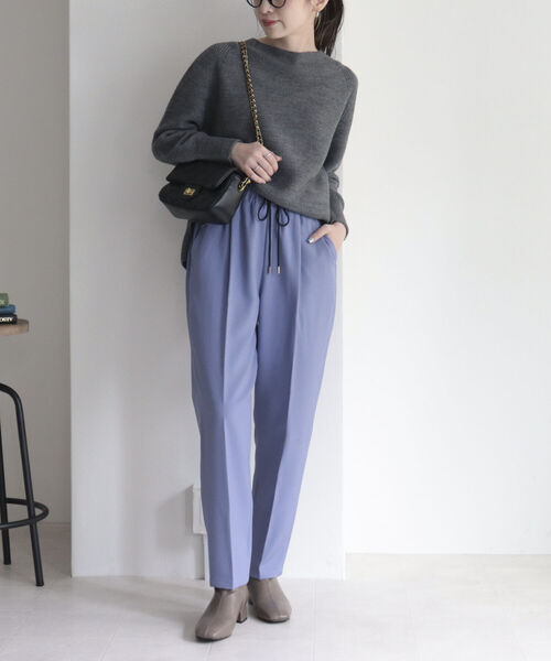 fredy emue（フレディエミュ）の「ウールライクテーパードパンツ【サイズ展開あり】（スラックス・レディース・ブラック/サックスブルー/オフホワイト/ベージュ・38/36/34）」の20枚目の写真