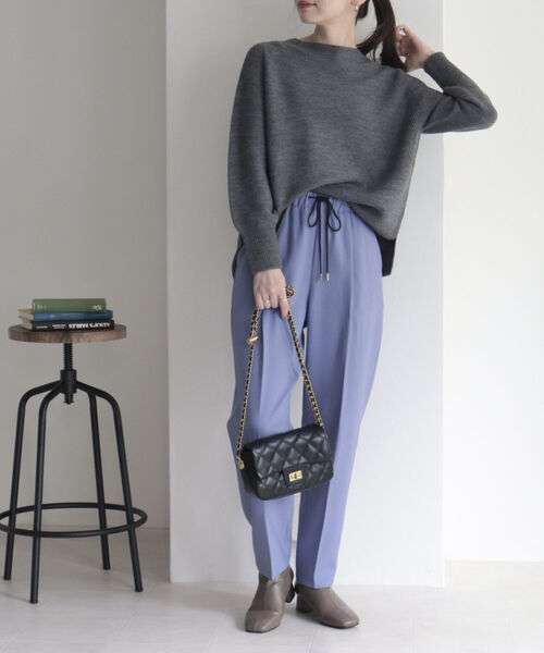 fredy emue（フレディエミュ）の「ウールライクテーパードパンツ【サイズ展開あり】（スラックス・レディース・ブラック/サックスブルー/オフホワイト/ベージュ・38/36/34）」の21枚目の写真