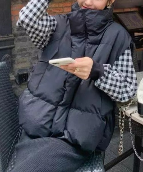 CLEA(クレア)の「フェイクダウンオーバーサイズベスト(ダウンベスト・レディース・アイボリー/ブラック・FREE)」の11枚目の写真