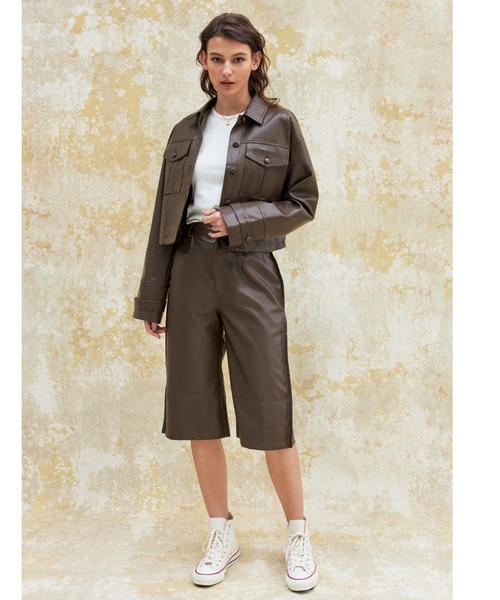 ALEXIA STAM（アリシアスタン）の「Fake Leather Half Pants /フェイクレザーハーフパンツ（その他パンツ・レディース・マスタード/ブラウン/ブラック・S/M）」の2枚目の写真