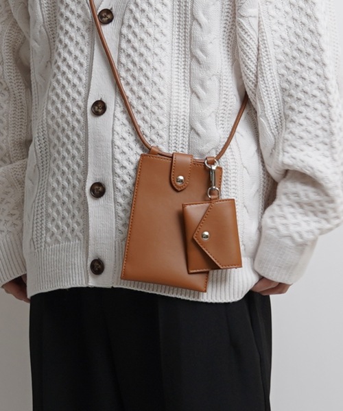 Confirm（コンファーム）の「ミニウォレット付マルチショルダーバッグ【Confirm】（ショルダーバッグ・メンズ・ホワイト/ベージュ系その他/ブラック系その他/ブラック/ブラウン系その他/カーキ/サックスブルー・FREE）」の4枚目の写真