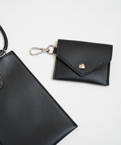 Confirm（コンファーム）の「ミニウォレット付マルチショルダーバッグ【Confirm】（ショルダーバッグ・メンズ・ホワイト/ベージュ系その他/ブラック系その他/ブラック/ブラウン系その他/カーキ/サックスブルー・FREE）」の10枚目の写真