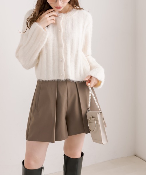 オリーブ色 プリーツ ショートパンツ ベルト付き オリーブ色 プリーツ ショートパンツ ベルト付き オリーブ色 プリーツ