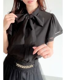 ラッフルフロントタイブラウス