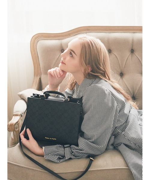 Maison de FLEUR（メゾンドフルール）の「モノグラムキャレショルダーバッグ（ショルダーバッグ・レディース・ピンク/ブラック・FREE）」の6枚目の写真