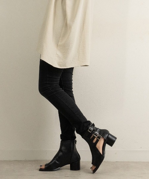 Fabby fabby（ファビィーファビィー）の「ベルトカットワークブーツサンダル（サンダル・レディース・ブラウン/ブラック/オフホワイト/ベージュ・SMALL/LARGE/MEDIUM）」の9枚目の写真