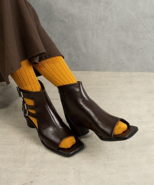 Fabby fabby（ファビィーファビィー）の「ベルトカットワークブーツサンダル（サンダル・レディース・ブラウン/ブラック/オフホワイト/ベージュ・SMALL/LARGE/MEDIUM）」の16枚目の写真