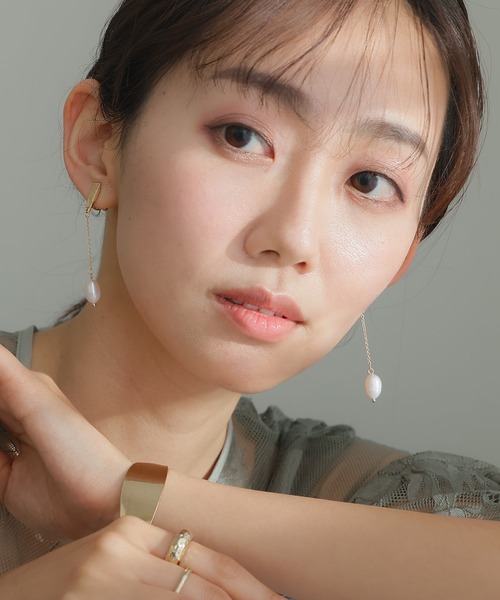 PourVous（プールヴー）の「淡水 パール ×チェーンイヤリング 結婚式 同窓会 オケージョン お呼ばれ （イヤリング・レディース・ゴールド/シルバー・FREE）」の4枚目の写真