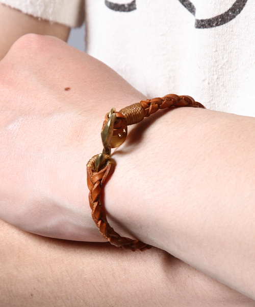 cramp（クランプ）の「AMERICAN RAG CIE×CRAMP レザーブレスレット / 101-CRP-CR-334AM（ブレスレット・メンズ・ブラック/ライトブラウン・FREE）」の2枚目の写真