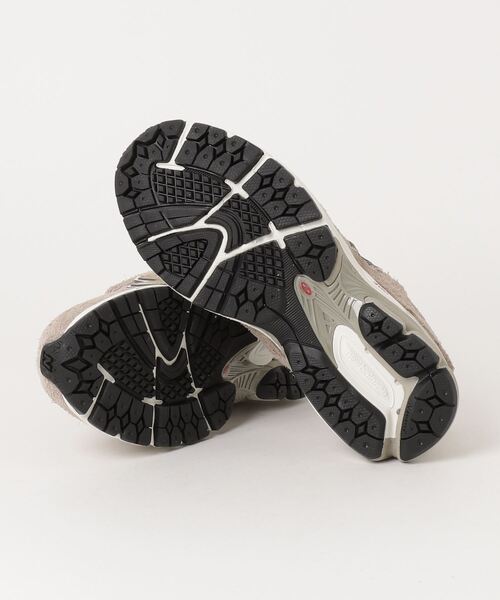 NEW BALANCE（ニューバランス）の「M2002RD（スニーカー・メンズ・ベージュ・25.5cm/26.0cm/23.0cm/27.0cm/24.5cm/28.5cm/23.5cm/27.5cm/26.5cm/24.0cm/28.0cm/25.0cm/29.0cm/22.5cm）」の4枚目の写真