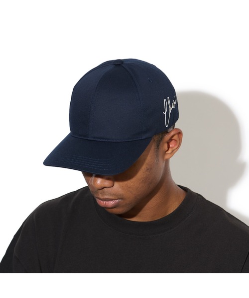 CHARI&CO（チャリアンドコー）の「SIDE SCRIPT LOGO 6PANEL CAP（キャップ・メンズ・ネイビー/グリーン・FREE）」の2枚目の写真