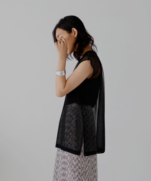  hellam（へラム）の「シアーニット ノースリタンク（ニット/セーター・レディース・ブラック/オフホワイト/ブラウン/グレー・FREE）」の6枚目の写真