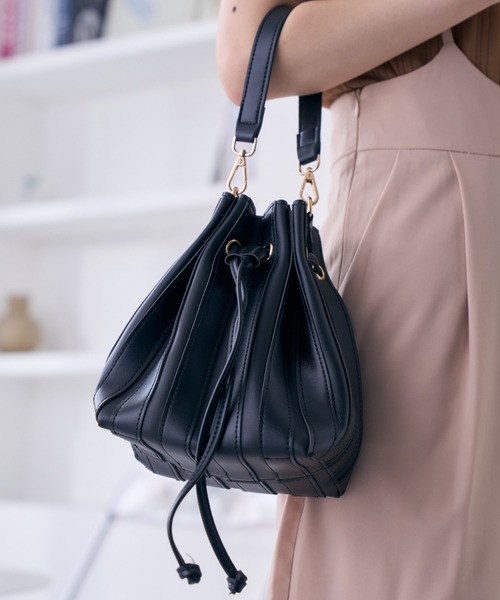 Ada.（エイダ）の「2WAY巾着バッグ（ハンドバッグ・レディース・イエロー/ブラック/アイボリー/ライトベージュ・FREE）」の22枚目の写真