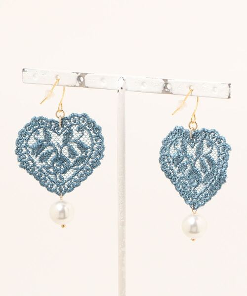 tone(トーン)の「【MUURABBTI】ハートのレースとパールピアス(MA)(ピアス(両耳用)・レディース・ベージュ/ブラウン/ブルー・FREE)」の4枚目の写真