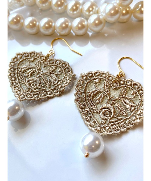 tone(トーン)の「【MUURABBTI】ハートのレースとパールピアス(MA)(ピアス(両耳用)・レディース・ベージュ/ブラウン/ブルー・FREE)」の8枚目の写真