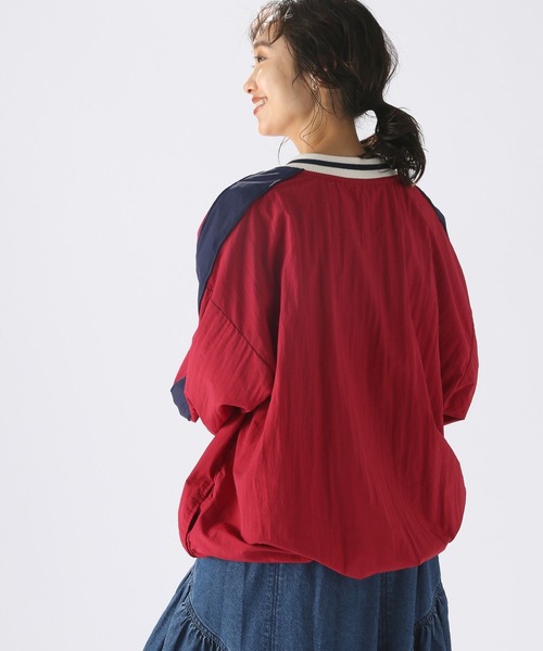 niko and...(ニコアンド)の「Vネックナイロンゲームシャツ(シャツ/ブラウス・レディース・レッド/アイボリー/チャコール・FREE)」の1枚目の写真