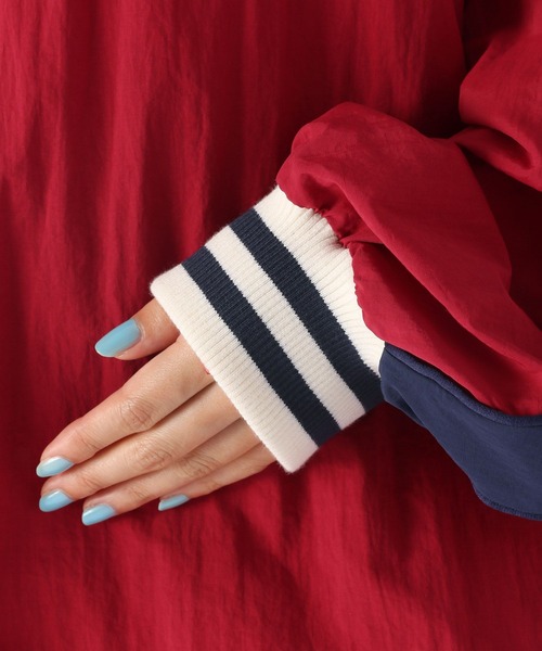 niko and...(ニコアンド)の「Vネックナイロンゲームシャツ(シャツ/ブラウス・レディース・レッド/アイボリー/チャコール・FREE)」の19枚目の写真