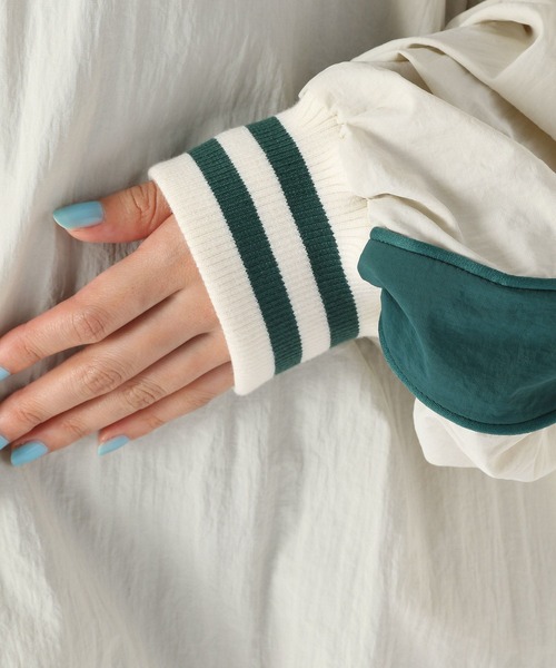 niko and...(ニコアンド)の「Vネックナイロンゲームシャツ(シャツ/ブラウス・レディース・レッド/アイボリー/チャコール・FREE)」の21枚目の写真