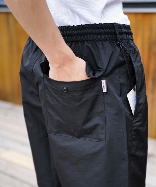 roial(ロイアル)の「WALK SHORTS/ROIAL(ロイアル)サイドラインデザインスタンダードフィットウエストゴムナイロンショートパンツ(その他パンツ・メンズ・ホワイト/レッド/ブラック/カーキ・MEDIUM/LARGE/X-LARGE)」の11枚目の写真