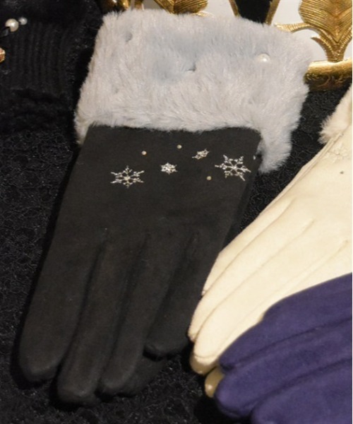 axes femme（アクシーズファム）の「雪刺繍×パールファー手袋（手袋・レディース・ブラック/ネイビー/キナリ・FREE）」の3枚目の写真