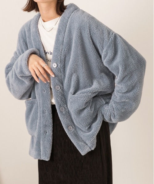 ad thie（アドティエ）の「もこもこボア Vネックカーディガン（カーディガン/ボレロ・レディース・ミント/ブラック/ナチュラル/ブルー/ピンク/オフホワイト/チャコール・FREE）」の6枚目の写真