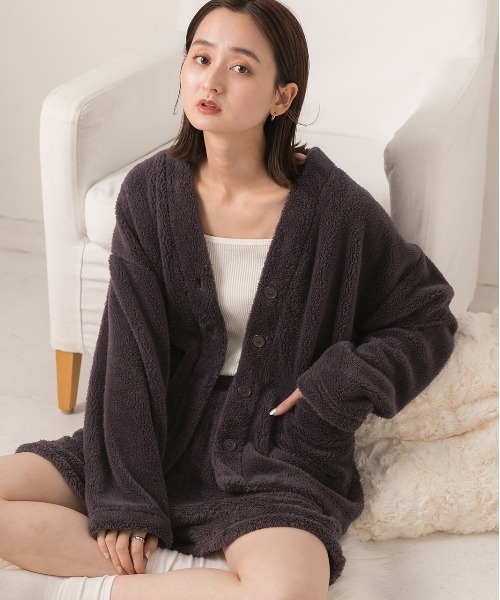 ad thie（アドティエ）の「もこもこボア Vネックカーディガン（カーディガン/ボレロ・レディース・ミント/ブラック/ナチュラル/ブルー/ピンク/オフホワイト/チャコール・FREE）」の16枚目の写真