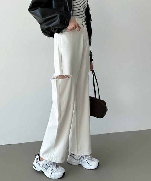 COCOMOMO（ココモモ）の「【5色×サイズ展開あり】 サイドカット ダメージ デニムパンツ ストレート デニム ワイドデニムパンツ カットアウト（デニムパンツ・レディース・ダークブルー/ブルー/ホワイト/グレー/ブラック・S/L/M/XL）」の2枚目の写真