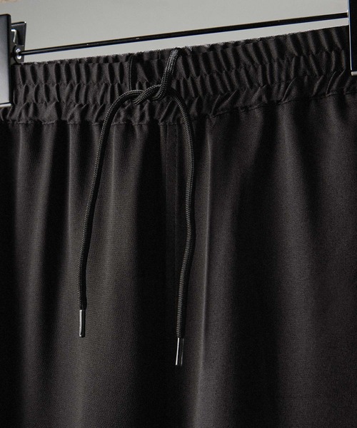 Alfred Alex(アルフレッドアレックス)の「【Alfred Alex】【セットアップ対応】ダブルフェイスサイドライン ハイウエスト ワイドトラックパンツ(その他パンツ・メンズ・チャコールグレー/サックスブルー/ブラック/グレイッシュベージュ/ブラック系/ワイン/グレイッシュブルー/ワイン系/キャメル/ブルー系・S/L/M)」の17枚目の写真