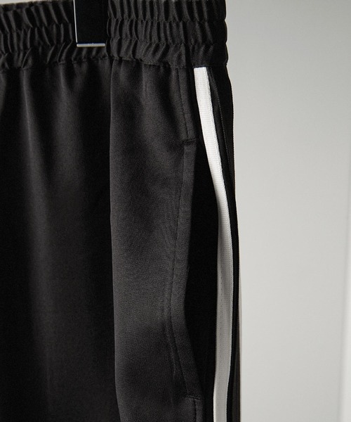 Alfred Alex(アルフレッドアレックス)の「【Alfred Alex】【セットアップ対応】ダブルフェイスサイドライン ハイウエスト ワイドトラックパンツ(その他パンツ・メンズ・チャコールグレー/サックスブルー/ブラック/グレイッシュベージュ/ブラック系/ワイン/グレイッシュブルー/ワイン系/キャメル/ブルー系・S/L/M)」の18枚目の写真