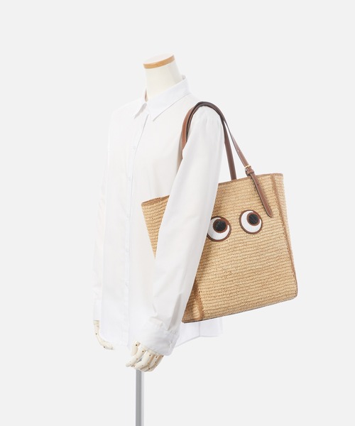 ANYA HINDMARCH(アニヤハインドマーチ)の「ANYA HINDMARCH N/S Tote Small Eyes in Raffia アニヤハインドマーチ アイズ トートバッグ(トートバッグ・レディース・ナチュラル・FREE)」の2枚目の写真