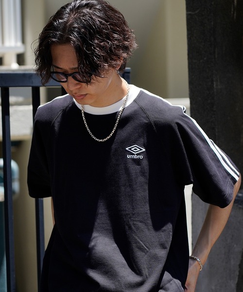 UMBRO(アンブロ)の「UMBRO/アンブロ 別注 UMBRO ラインラグランTシャツ/半袖Tシャツ/ユニセックス(限定展開)(Tシャツ/カットソー・メンズ・ホワイト/ピンク/ネイビー/ブラック・MEDIUM/LARGE)」の3枚目の写真