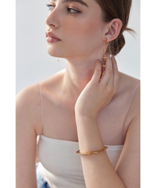 ALEXIA STAM（アリシアスタン）の「Flat Bangle /[316Lステンレス]フラットバングル（バングル/リストバンド・レディース・ゴールド・FREE）」の3枚目の写真