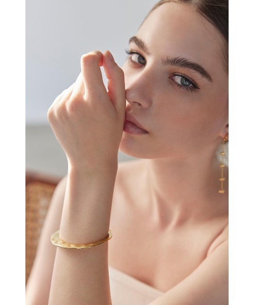 ALEXIA STAM（アリシアスタン）の「Flat Bangle /[316Lステンレス]フラットバングル（バングル/リストバンド・レディース・ゴールド・FREE）」の5枚目の写真
