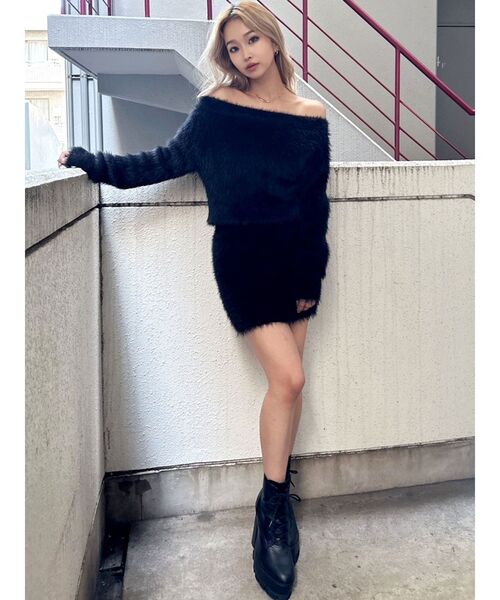 GYDA（ジェイダ）の「オフショルシャギーニットワンピース（ワンピース・レディース・ブラック/ベージュ/オフホワイト・FREE）」の11枚目の写真
