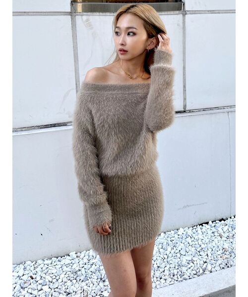 GYDA（ジェイダ）の「オフショルシャギーニットワンピース（ワンピース・レディース・ブラック/ベージュ/オフホワイト・FREE）」の7枚目の写真