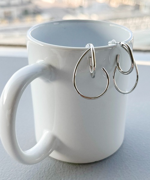 apres jour mignon（アプレジュールミニョン）の「【apresjour mignon×ARIAZ】変形ラインモチーフピアス（ピアス（両耳用）・レディース・ゴールド/シルバー・ONESIZE）」の4枚目の写真