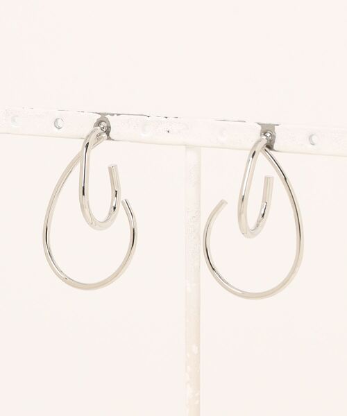 apres jour mignon（アプレジュールミニョン）の「【apresjour mignon×ARIAZ】変形ラインモチーフピアス（ピアス（両耳用）・レディース・ゴールド/シルバー・ONESIZE）」の5枚目の写真