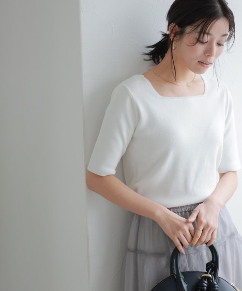 Pierrot（ピエロ）の「ニット5分袖トップス スクエアネック（ニット/セーター・レディース・ブラック/オフホワイト/ブルー/ブラウン/グレー/ロイヤルブルー・M/L）」の2枚目の写真