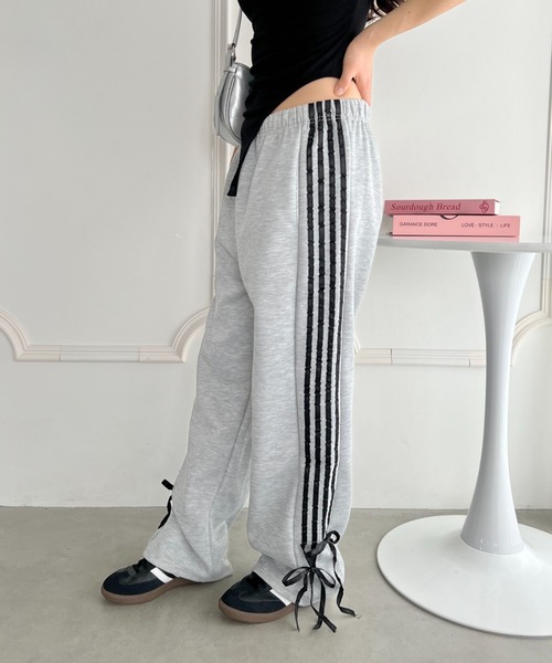 SOLLON.（ソルロン）の「サイドラインリボンスウェットパンツ（スウェットパンツ・レディース・ブラック/ピンク/グレー・FREE）」の5枚目の写真