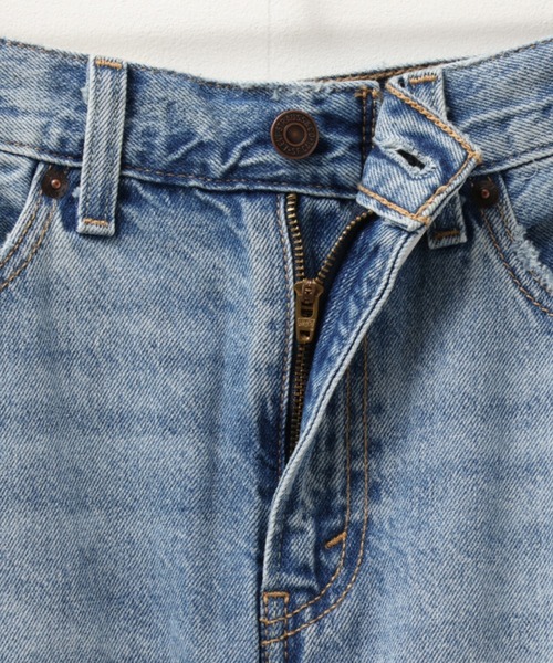 Levi's（リーバイス）の「ANKLE COLUMN SKIRT（デニムスカート・レディース・ライトインディゴブルー・27inch/26inch/25inch）」の3枚目の写真