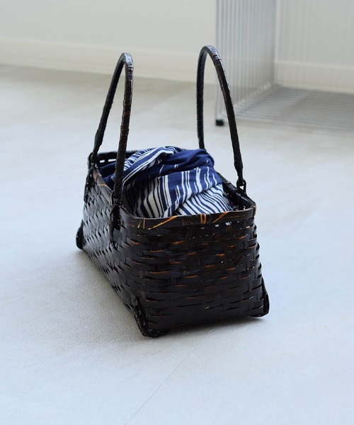 utatane(ウタタネ)の「竹かごバッグ+日本製注染生地あずま袋セット utatane 黒飴色 紺の川面(かごバッグ・レディース・ブラック・FREE)」の4枚目の写真