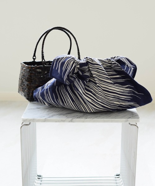 utatane(ウタタネ)の「竹かごバッグ+日本製注染生地あずま袋セット utatane 黒飴色 紺の川面(かごバッグ・レディース・ブラック・FREE)」の9枚目の写真