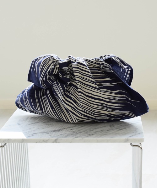 utatane(ウタタネ)の「竹かごバッグ+日本製注染生地あずま袋セット utatane 黒飴色 紺の川面(かごバッグ・レディース・ブラック・FREE)」の10枚目の写真