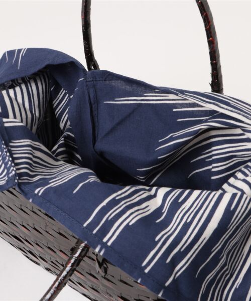 utatane(ウタタネ)の「竹かごバッグ+日本製注染生地あずま袋セット utatane 黒飴色 紺の川面(かごバッグ・レディース・ブラック・FREE)」の15枚目の写真