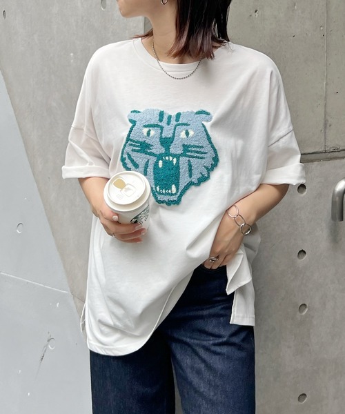 Futier land（フューティアランド）の「トラ相良刺繍BIGTシャツ（Tシャツ/カットソー・レディース・ブラック/ブルー/オートミール/ホワイト・FREE）」の2枚目の写真