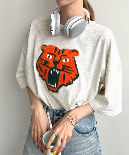 Futier land（フューティアランド）の「トラ相良刺繍BIGTシャツ（Tシャツ/カットソー・レディース・ブラック/ブルー/オートミール/ホワイト・FREE）」の16枚目の写真