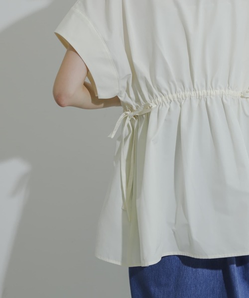 SENSE OF PLACE by URBAN RESEARCH（センスオブプレイスバイアーバンリサーチ）の「ウエストシャーリングペプラムブラウス（シャツ/ブラウス・レディース・オフホワイト/ブラック/ブルー・ONE）」の4枚目の写真