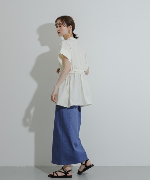 SENSE OF PLACE by URBAN RESEARCH（センスオブプレイスバイアーバンリサーチ）の「ウエストシャーリングペプラムブラウス（シャツ/ブラウス・レディース・オフホワイト/ブラック/ブルー・ONE）」の9枚目の写真