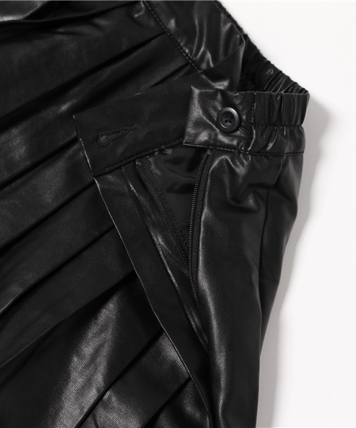 WEGO（ウィゴー）の「WEGO/シャイニープリーツミニスカート（スカート・レディース・シルバー/ブラック・FREE）」の6枚目の写真